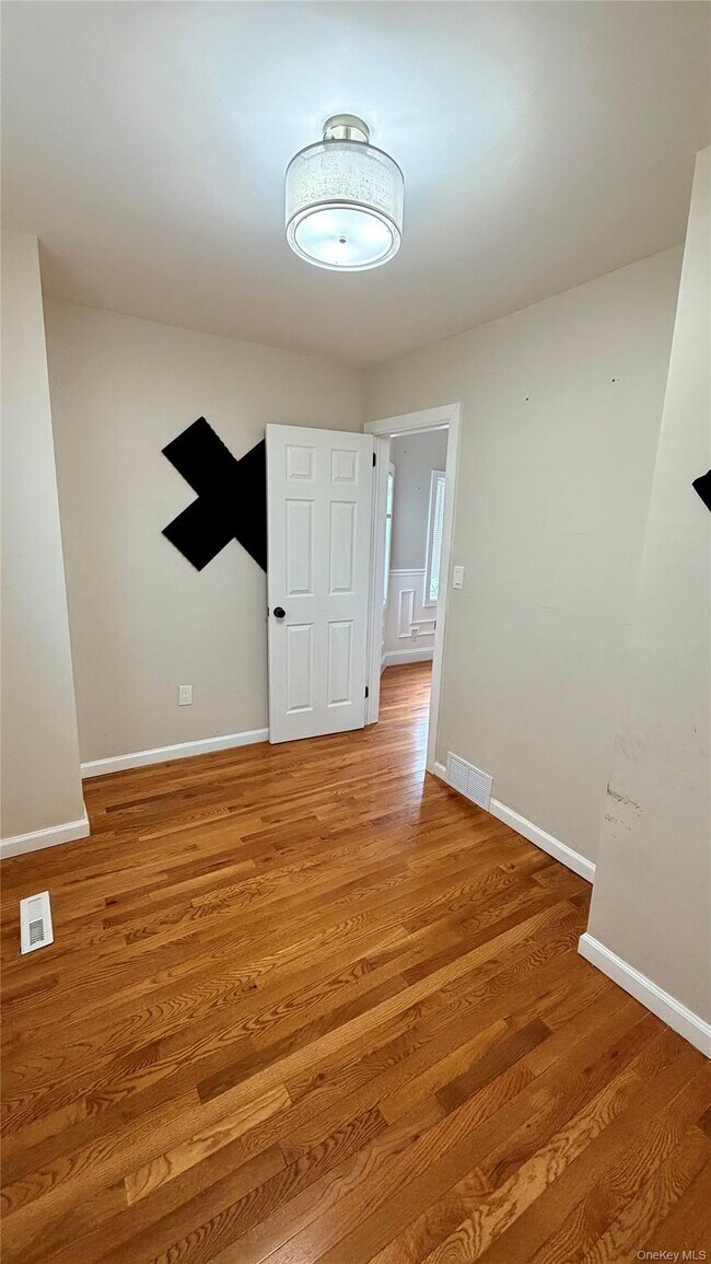 Building Photo - 153 Chester St