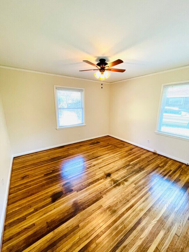 Building Photo - ** 3 bed 2 bath located in Morningview ** ...