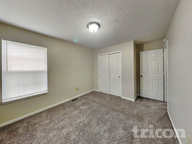 Building Photo - 6422 Coconut Ct