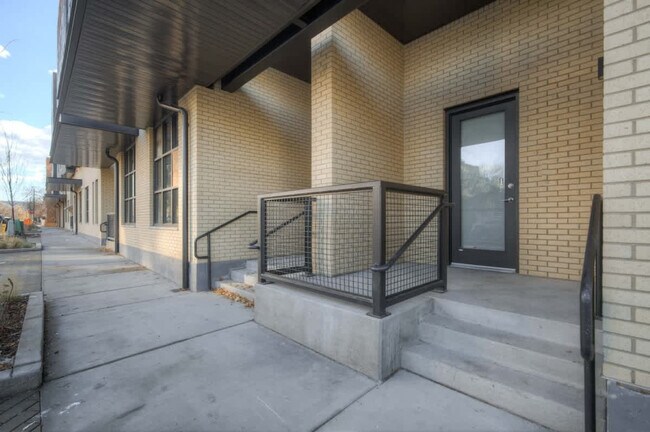 Building Photo - 110 W Beall St