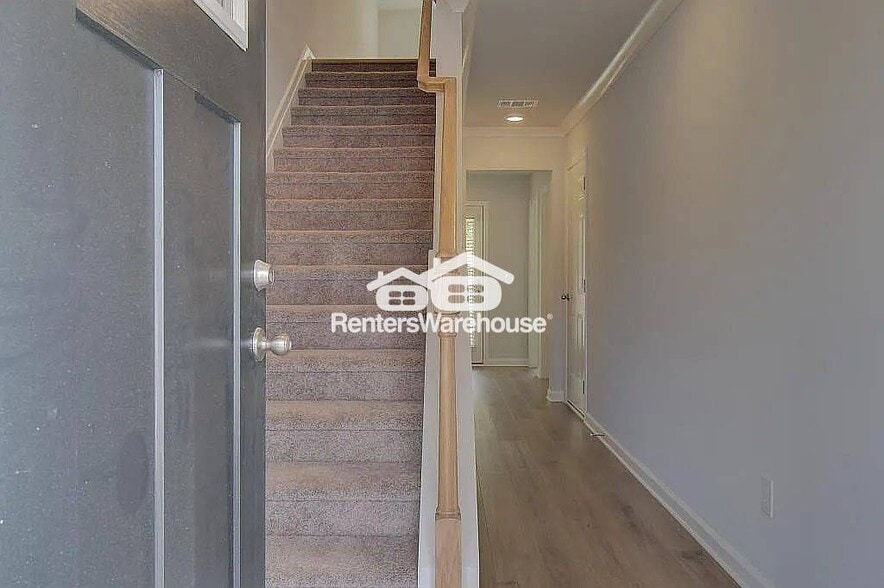 Building Photo - 3203 Bateman Dr