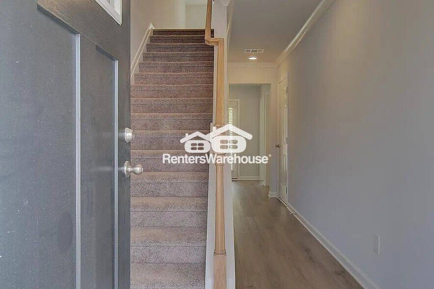 Building Photo - 3203 Bateman Drive SE