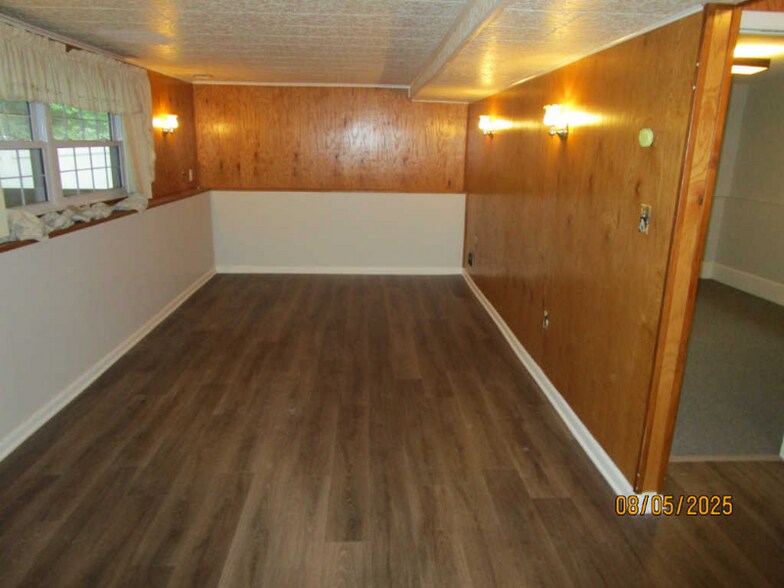 Building Photo - 36 Andover