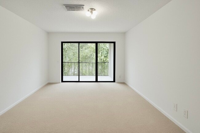 Building Photo - 1739 Embassy Dr