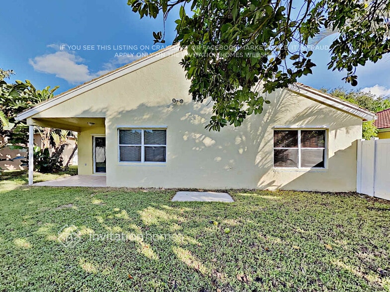 Building Photo - 3970 Sea Grape Cir