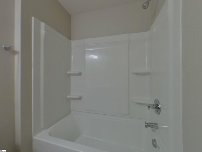 Building Photo - 120 Castlebrook Dr