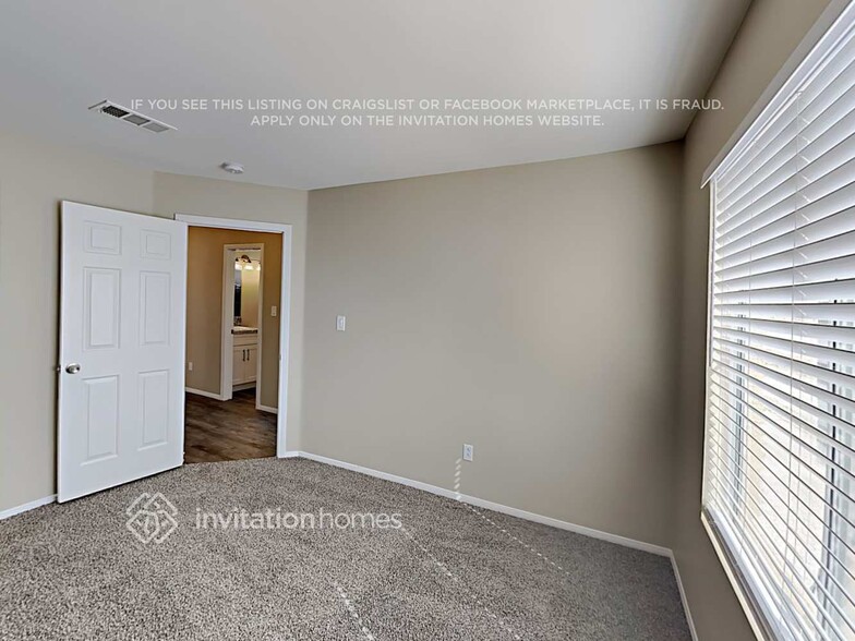 Building Photo - 5725 Pebble Rock Dr
