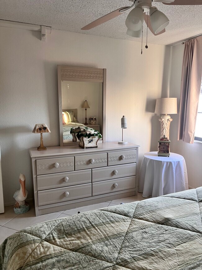 Building Photo - 255 Dolphin Point