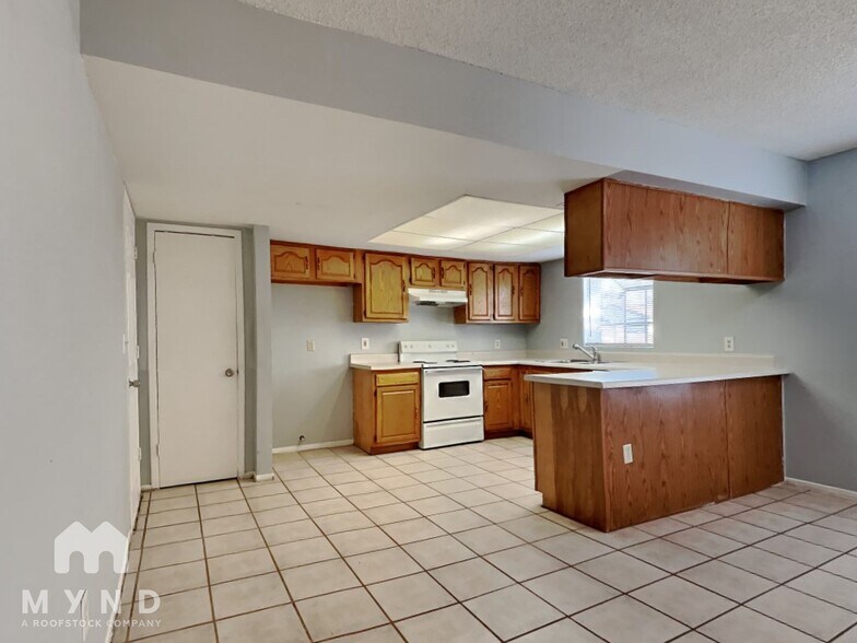 Building Photo - 1916 E Ardmore Dr