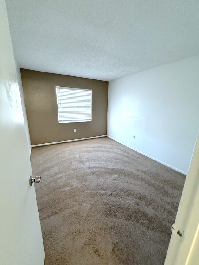 Building Photo - 2539 N Alafaya Trail