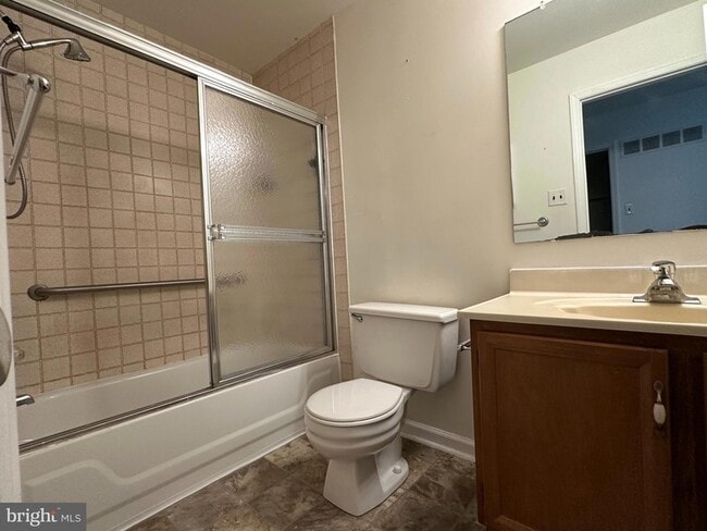 Building Photo - 5405 Delray Dr