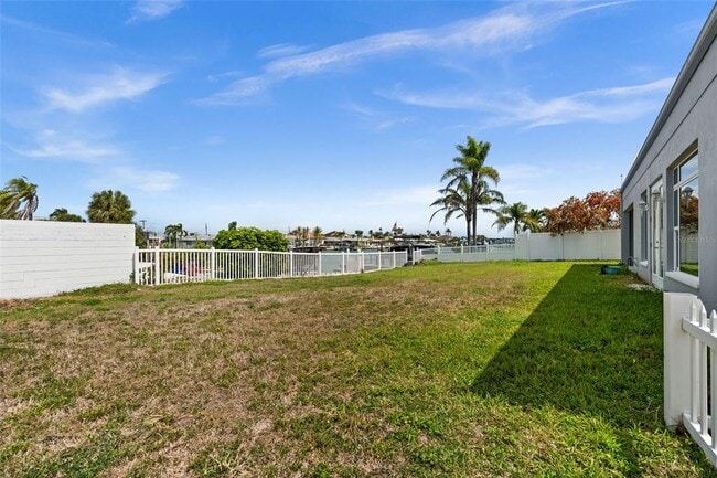 Building Photo - 710 116th Ave