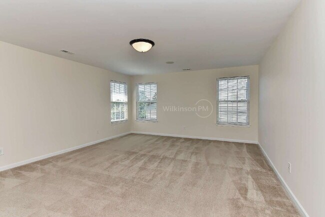 Building Photo - Beautiful 3,409 sqft 5-bedroom 3-bath Exec...
