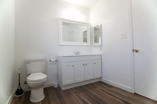 Building Photo - 8806 Haskell Ave