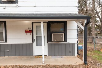 Building Photo - "Charming 2-Bed Duplex in Stillwater!"