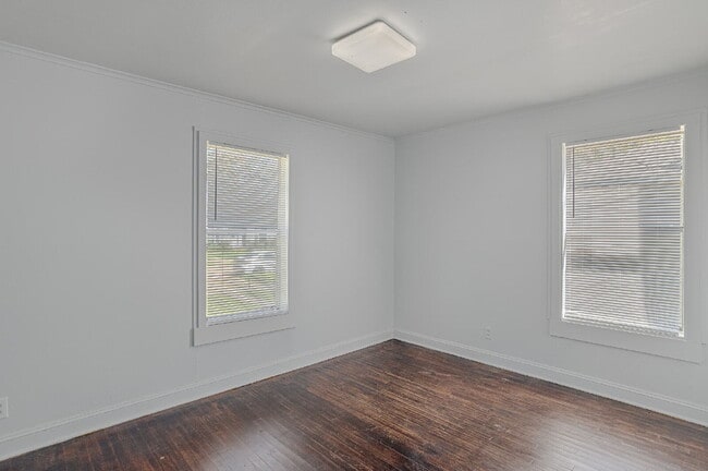 Building Photo - "Charming 2-Bedroom Shreveport Home with Cozy Fireplace & Gleaming Hardwood Floors!"