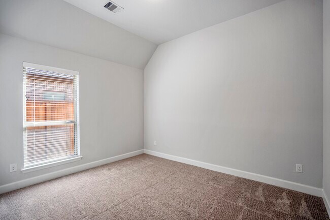 Building Photo - 7845 Charter Hill Dr