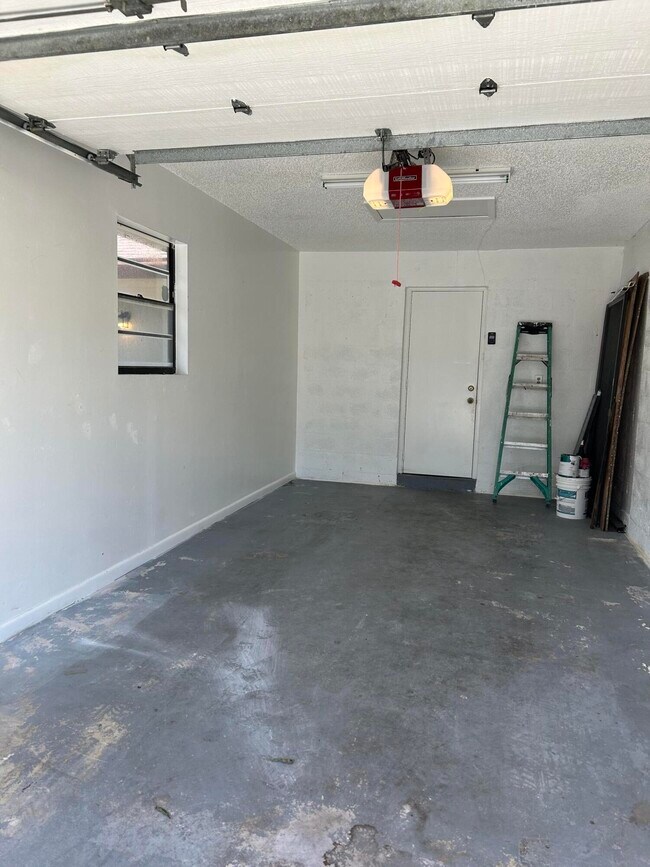 Building Photo - 22682 Vistawood Way