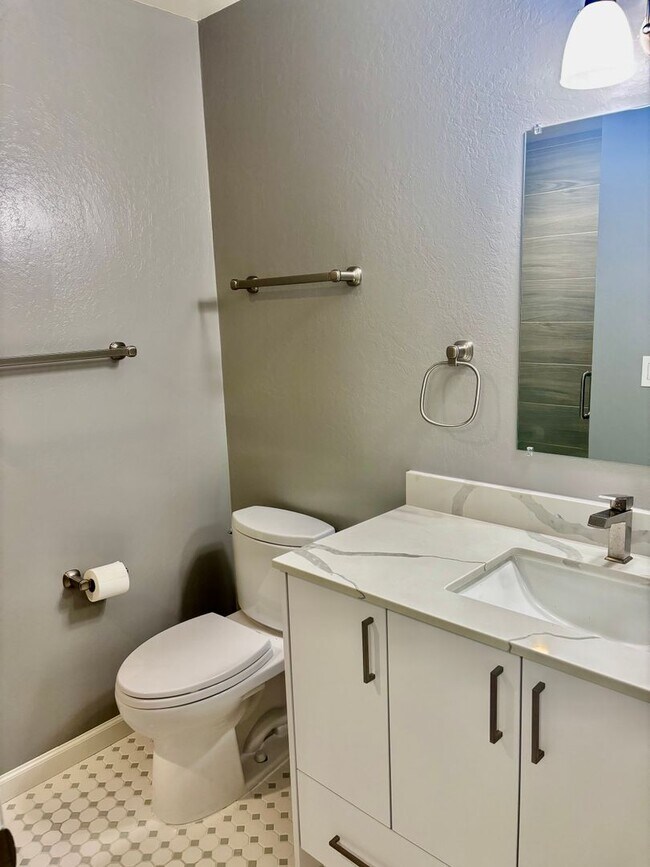 Building Photo - Bright & Airy 3-Bedroom Condo in Prime Moraga Location!