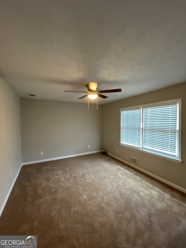 Building Photo - 334 Lexington Dr