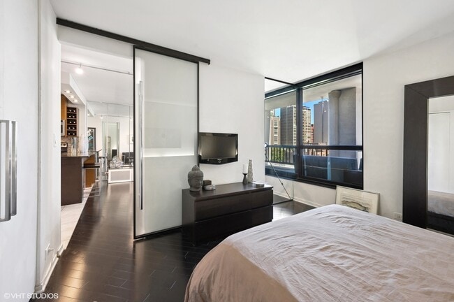 Building Photo - 1030 N State St