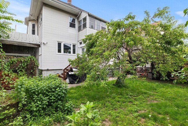 Building Photo - 102 Harvard St
