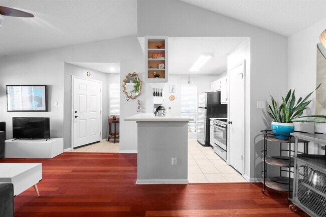 Building Photo - 1601 Faro Dr