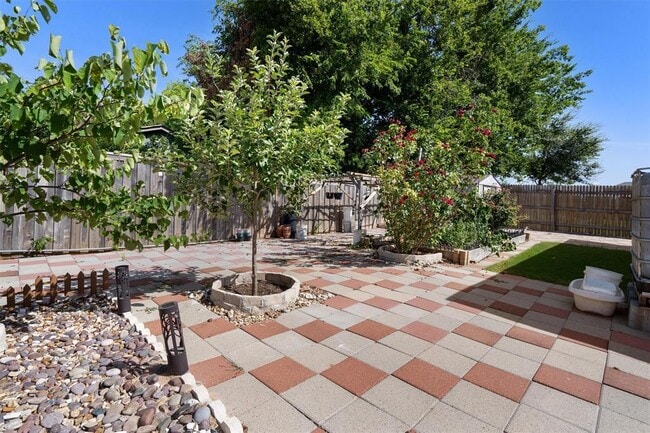 Building Photo - 13809 Harrisglenn Dr