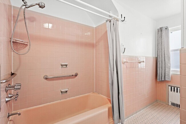 Building Photo - 97 Riverview Ave