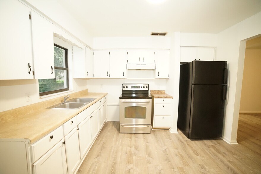 Building Photo - 3307 Pershing St