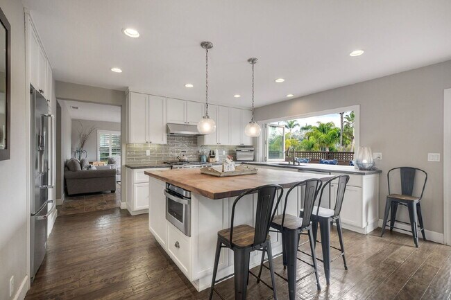 Building Photo - Single-Story La Costa Home Overlooking the...
