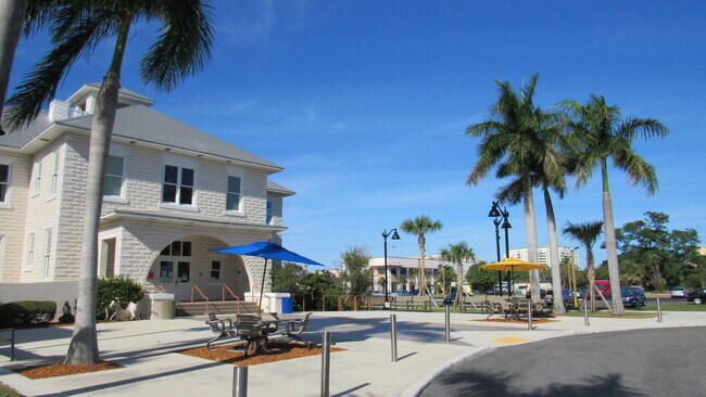 Building Photo - 306 E Ocean Ave