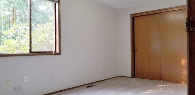 Building Photo - Hard to find 5 bedroom home in Tamoshan ne...