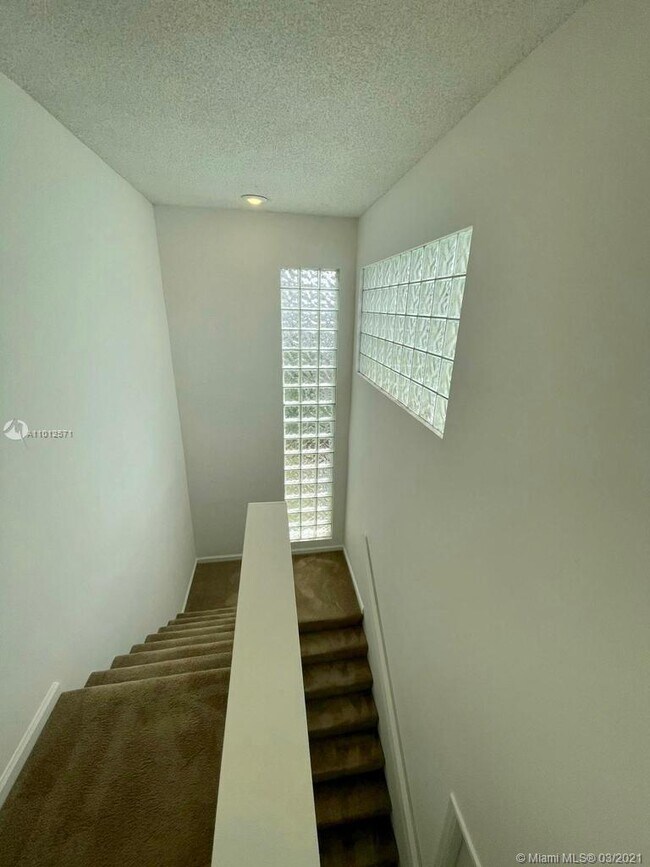 Building Photo - 5020 Elmhurst Rd