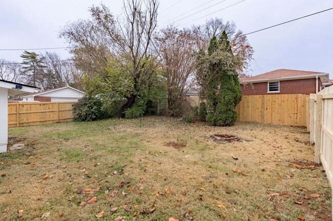 Building Photo - 2850 Hikes Ln