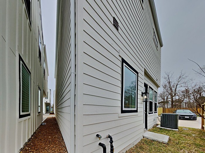 Building Photo - 9902 Clark Rd
