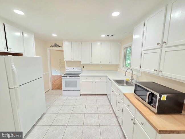 Building Photo - 111 Tamarisk Ct