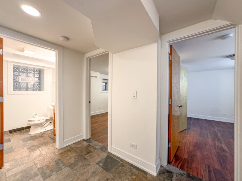 Building Photo - 2837 N Damen Ave