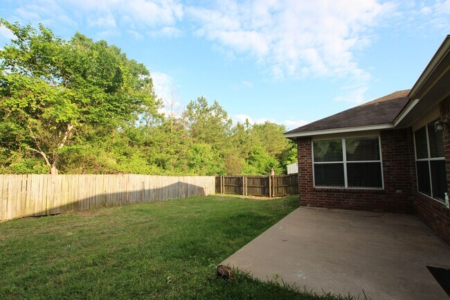 Building Photo - 3 Bedroom 2 Bathroom Home in South Tyler!