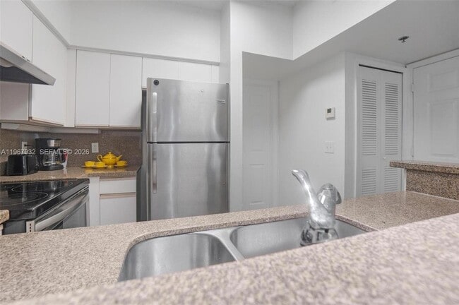 Building Photo - 3145 NE 184th St