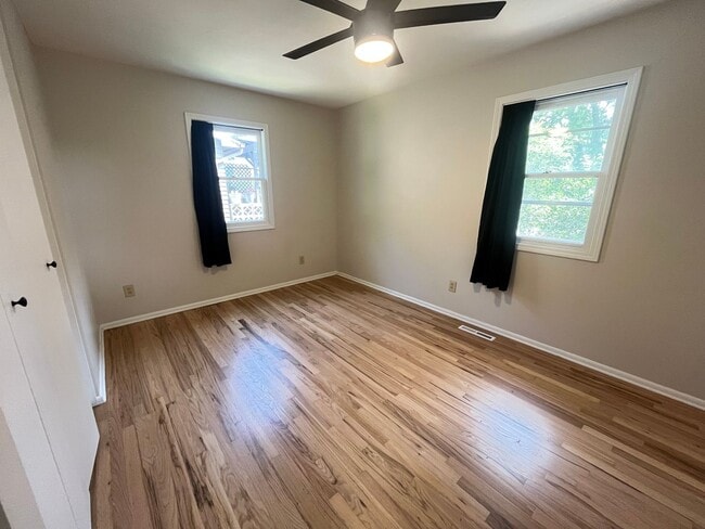 Building Photo - Adorable ranch