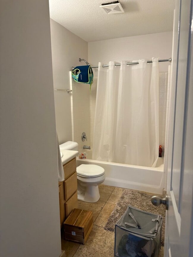 Building Photo - 2 Bed 2 bath bottom unit condo in Orem