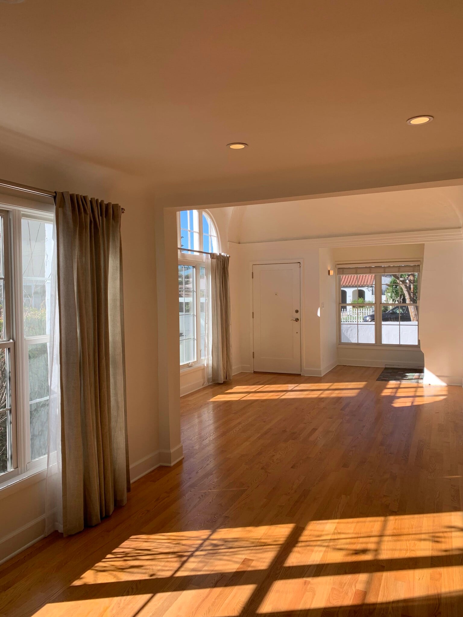 Living Room - 848 N Kilkea Dr