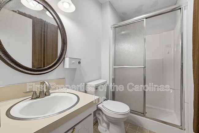 Building Photo - 810 Applegate Ct