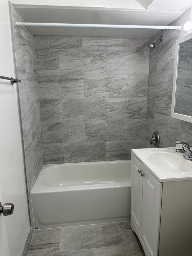 Building Photo - 1404 Carol St