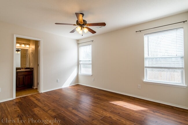 Building Photo - Well-Kept 3 BR home Near Walmart and Schools!