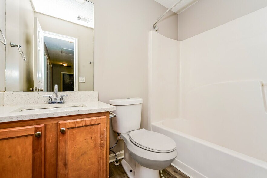 Building Photo - 62 Lake Crossing Ct