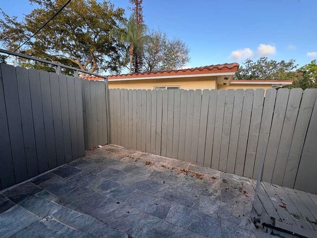 Building Photo - 3350 Powerline Rd