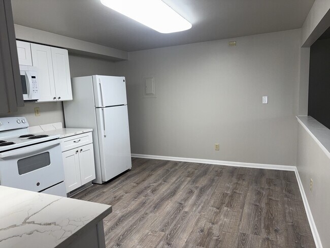 Building Photo - 418 Beloit St