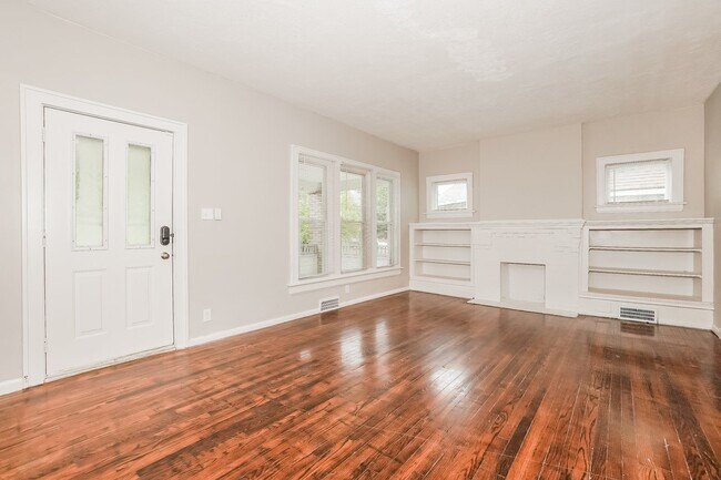 Building Photo - 128 Hollinger Ave